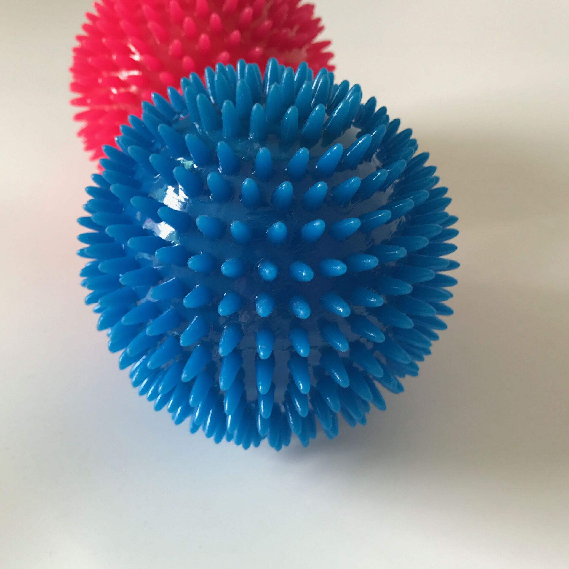Monty’s Vocal-Vibe Sensory Squeak Ball